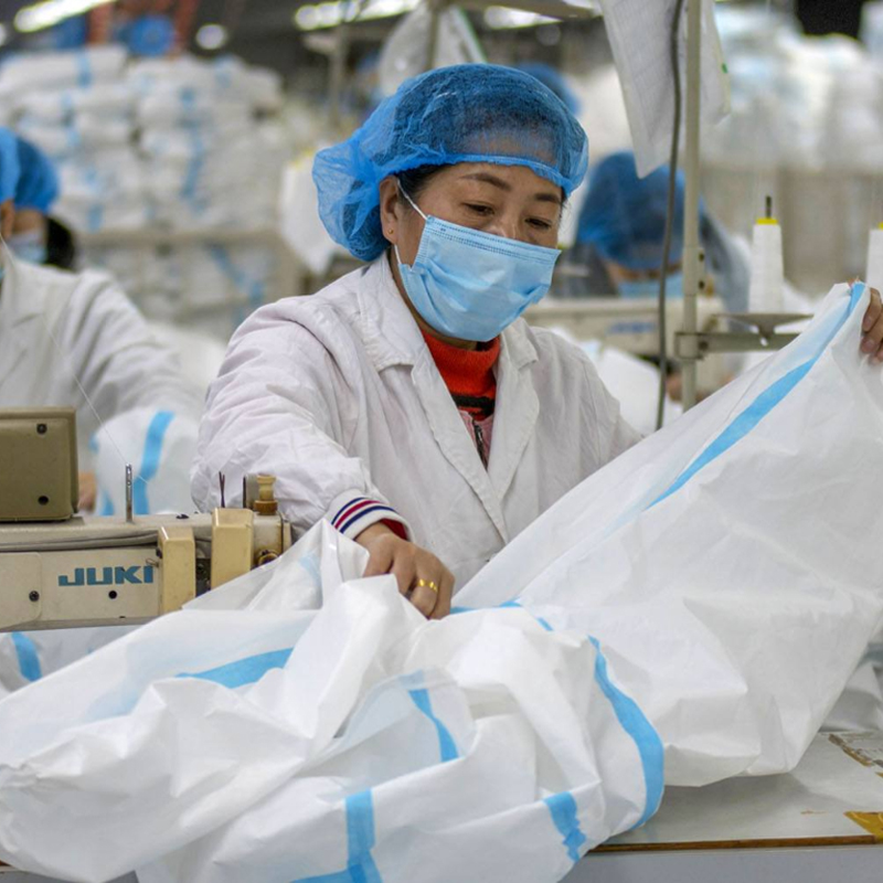Фабрика за облекла Ruoxuan изнася 450K защитни костюми за САЩ.